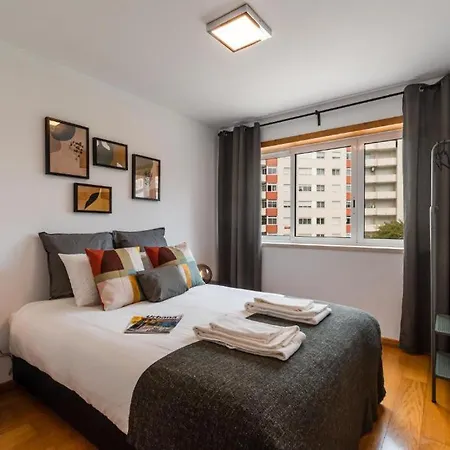 Conchas - Spacious 1 Bdr With Free Parking Daire Lisboa